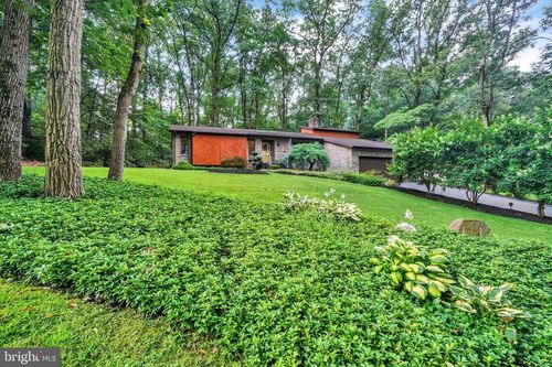 2698 Forest Rd, YORK, PA, 17402-9570 | Card Image