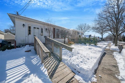 21 Park Avenue, Hempstead, NY, 11565 | Card Image