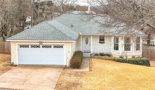 208 Heather Ln, Russellville, AR, 72802-8824 | Card Image