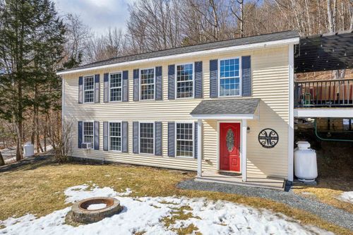 19 Davry Way, Woodstock, VT, 05091-3371 | Card Image
