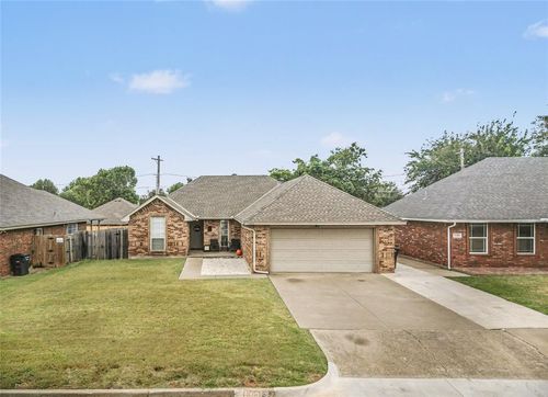1009 Lawton, Moore, OK, 73160-3730 | Card Image