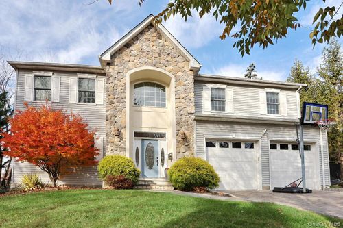 97 E Park Ave, Pearl River, NY, 10965-2527 | Card Image