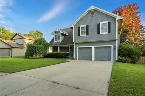 1203 Aspen Dr, Smithville, MO, 64089-8169 | Card Image