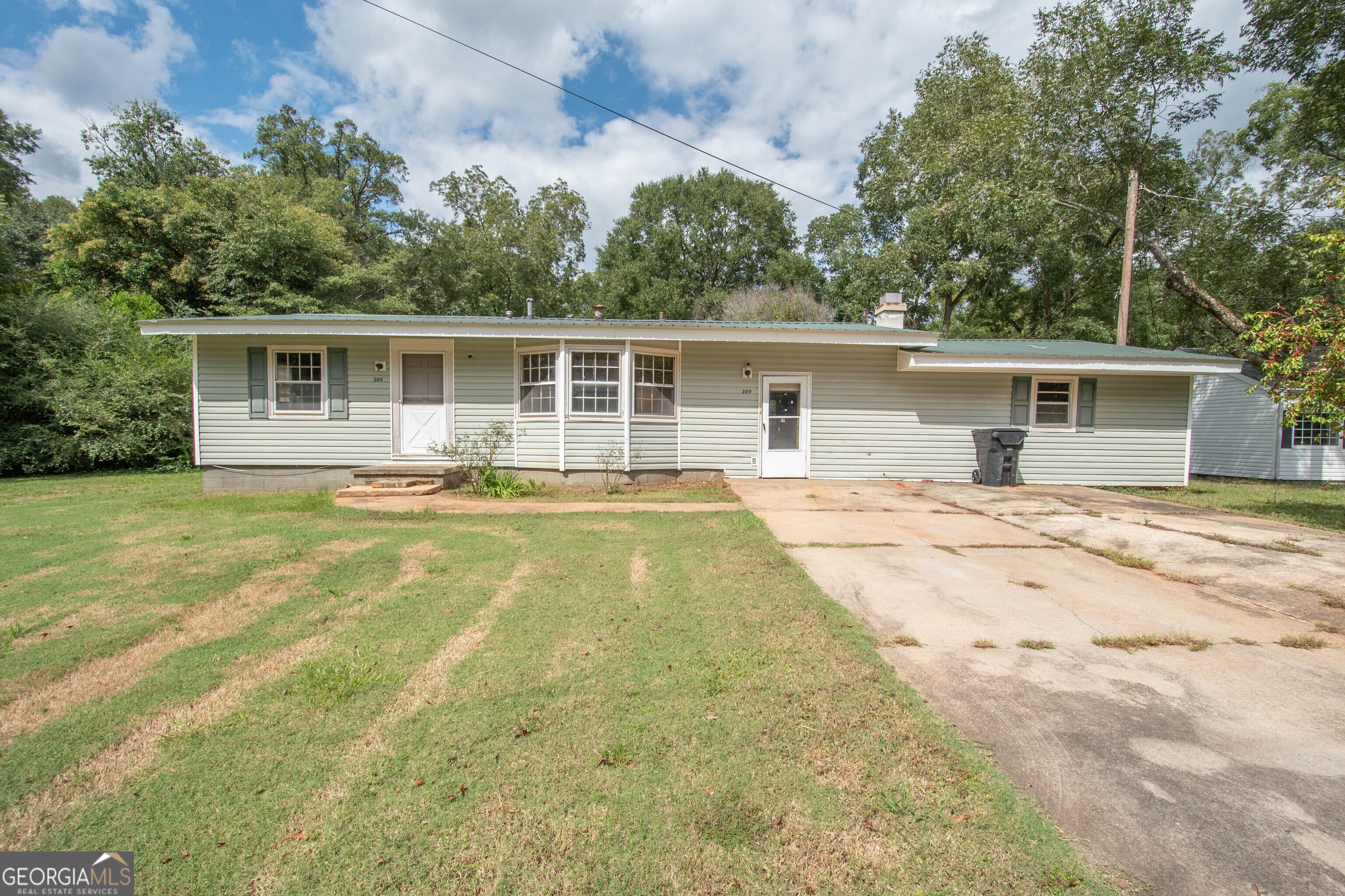 Lagrange St, Grantville, GA 30220