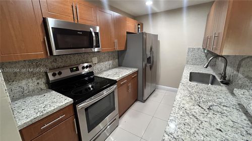 k8-10377 N Kendall Dr, Miami, FL, 33176-1678 | Card Image