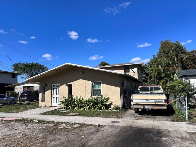 4429 Sw 21 St St, House other with 8 bedrooms, 3 bathrooms and null parking in West Park FL | Image 4