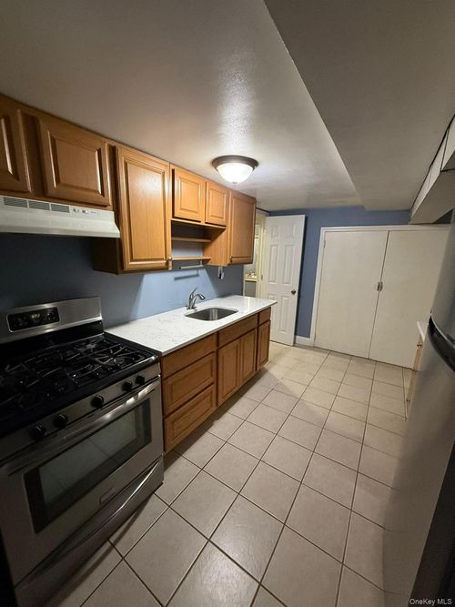 355 W 22nd St, Deer Park, NY, 11729-6326 | Card Image