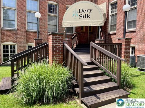 apt-219-101 Race St, CATASAUQUA, PA, 18032-1985 | Card Image