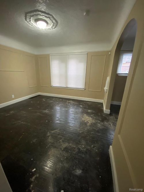 15355 Ward St, Detroit, MI, 48227-4076 | Card Image