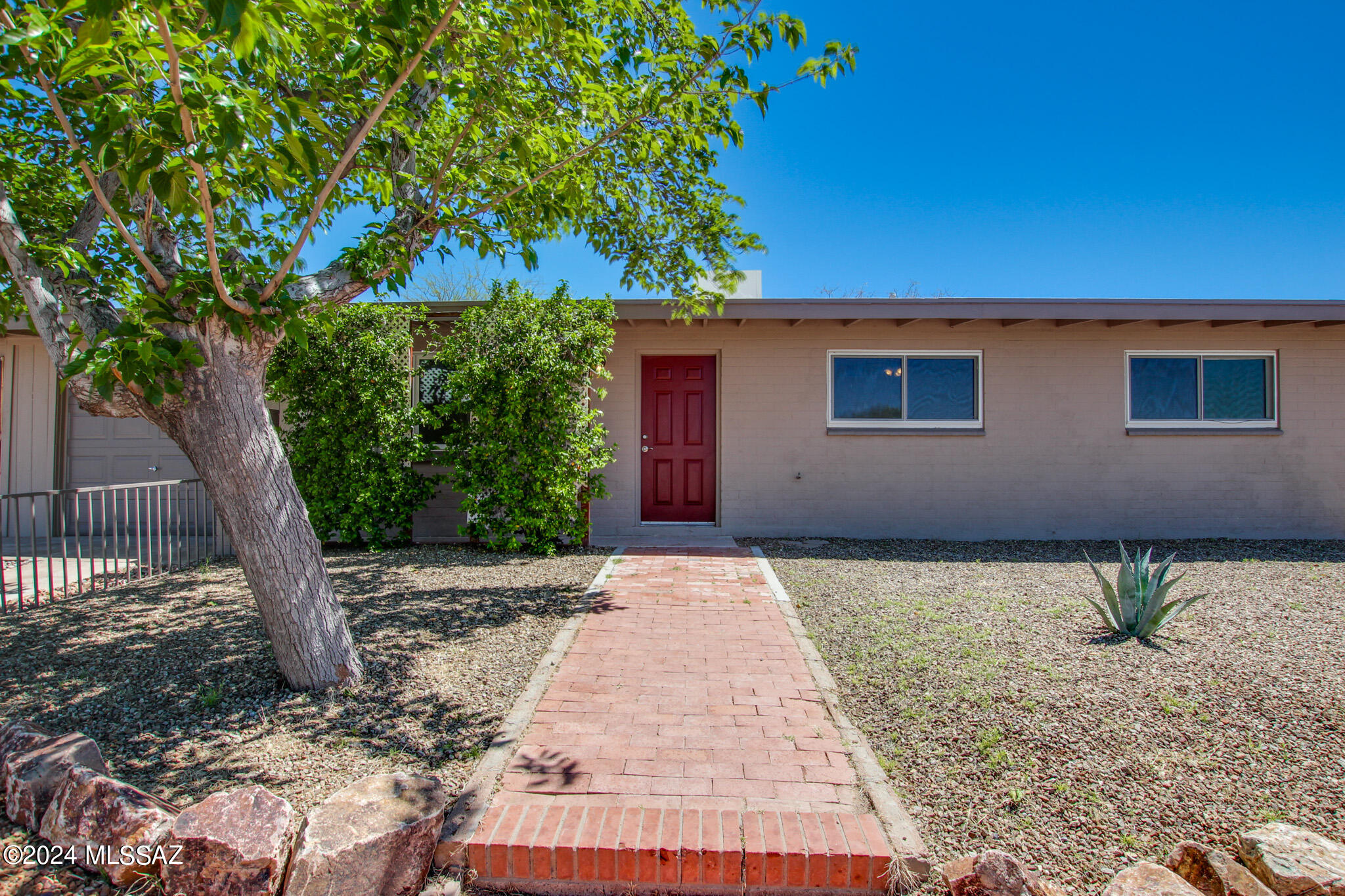Farwell Ave, Tucson, AZ 85711
