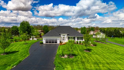 8801 S Rood Rd, Kingston, IL, 60145-8282 | Card Image