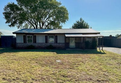 420 N Wolfley Street, House other with 3 bedrooms, 2 bathrooms and null parking in Elk City OK | Image 1