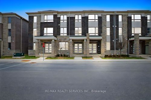 284 Lagerfeld Dr, Brampton, ON, L7A5G8 | Card Image