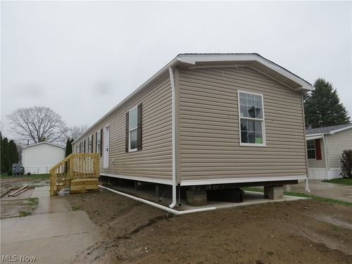 2663 Lake Breeze Dr, Madison, OH, 44057-3451 | Card Image