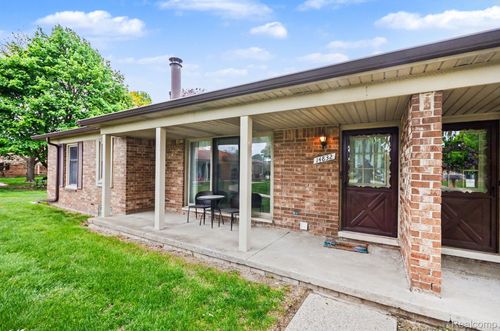 14832 Dexter Ct, Shelby Township, MI, 48315-4427 | Card Image