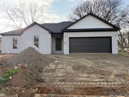 303 1/2 N West St, Morrilton, AR, 72110-2742 | Card Image