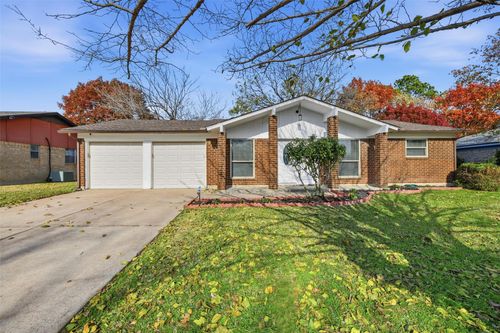 7825 Emerald Hills Way, North Richland Hills, TX, 76180-5716 | Card Image