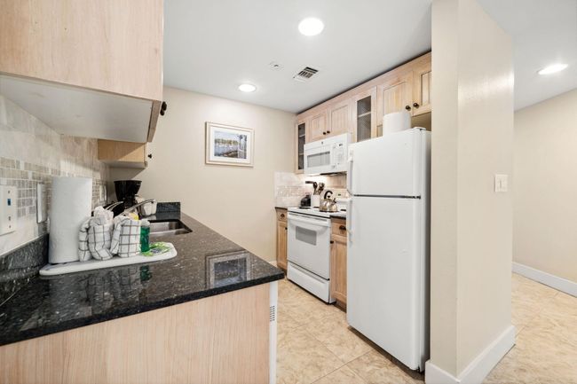 Kitchen | Image 12