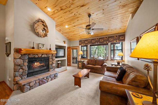 Living Area | Image 8