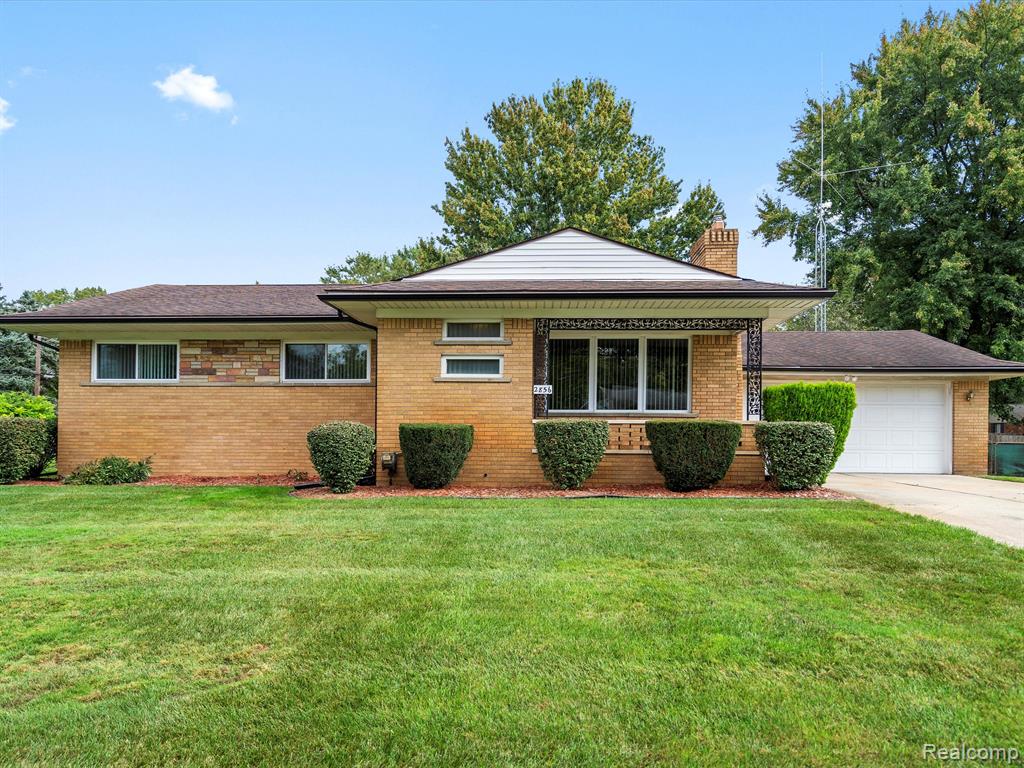 Huntington Park Dr, Waterford, MI 48329 #1