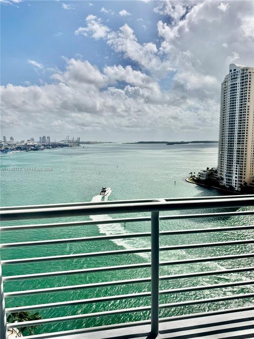 2226-325 S Biscayne Blvd, Miami, FL, 33131-2462 | Card Image