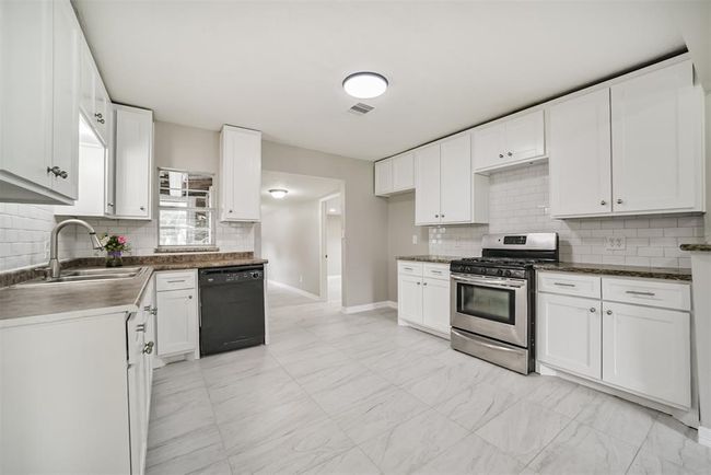 538 Pecan Dr, House other with 3 bedrooms, 2 bathrooms and null parking in South Houston TX | Image 4