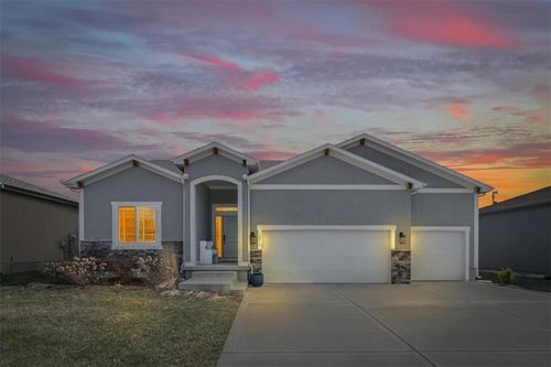 10715 Fisk Ave, Kansas City, MO, 64154-1753 | Card Image