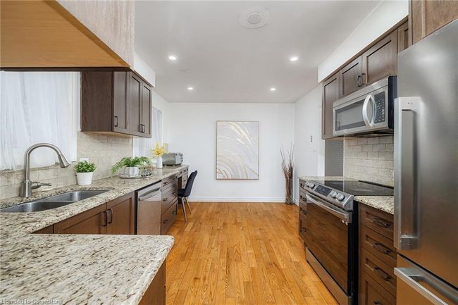 79 Ann St, House other with 4 bedrooms, 2 bathrooms and 5 parking in Dundas ON | Image 9