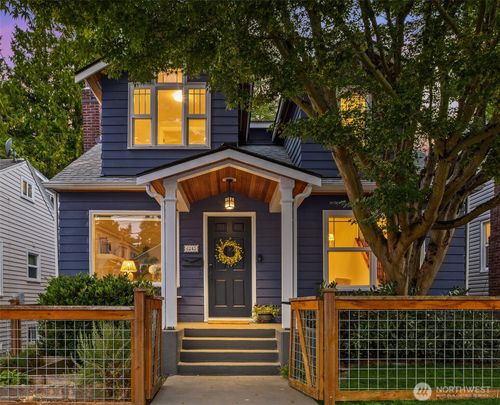 6245 25th Ave Ne, Seattle, WA, 98115-7105 | Card Image