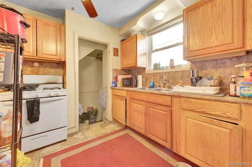 19141 Montrose St, Detroit, MI, 48235-2310 | Card Image