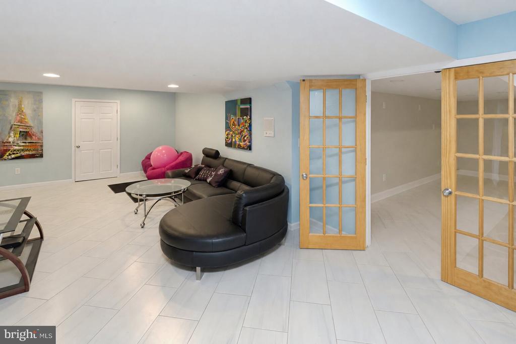 Residential in HUNTINGDON VALLEY 5