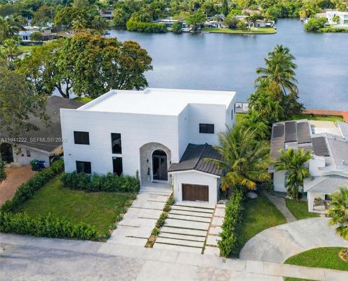 19600 Ne 26th Ave, Miami, FL, 33180-2206 | Card Image