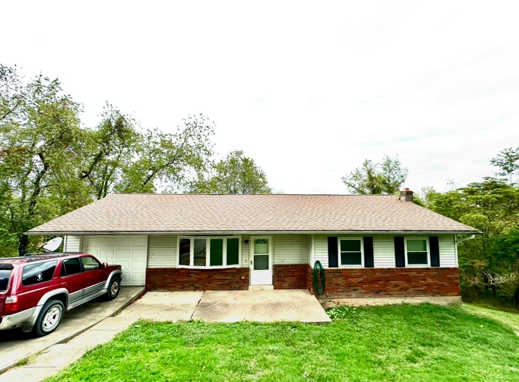 Shoestring Ln, Moundsville, WV 26041