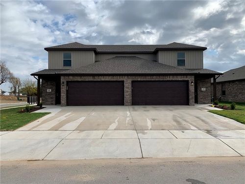 551 Vee St, Centerton, AR, 72719-5069 | Card Image