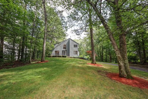 7 Hunter Dr, Derry, NH, 03038-4860 | Card Image
