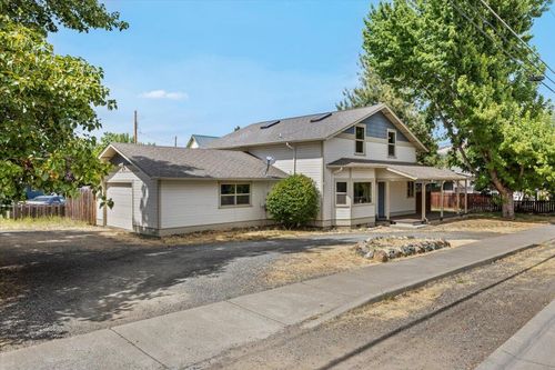 102 West St, Talent, OR, 97540-6651 | Card Image