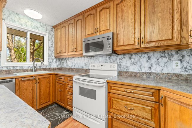 91 Santas Village Rd, House other with 4 bedrooms, 2 bathrooms and 7 parking in Bracebridge ON | Image 10