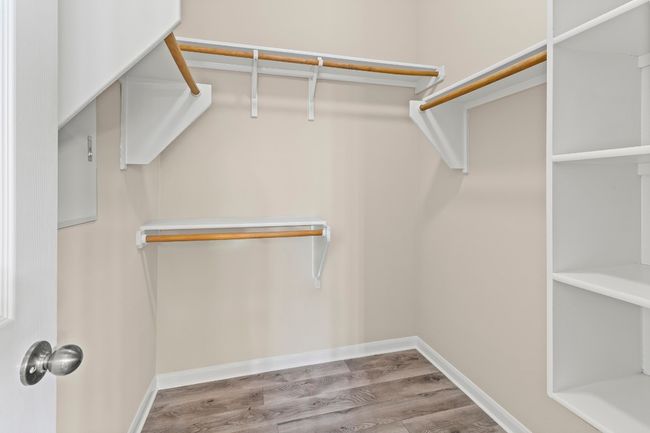 Walk-in Closet | Image 25