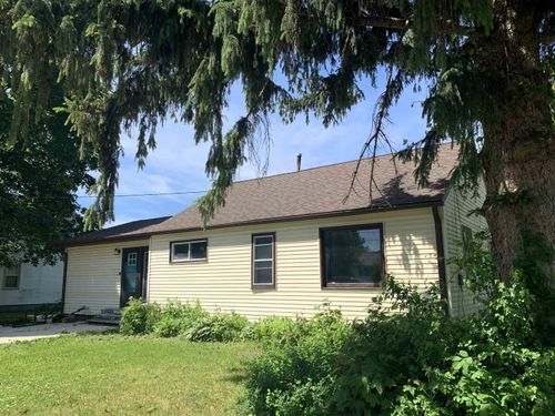744 Farnham Street, Columbus, WI, 53925 | Card Image