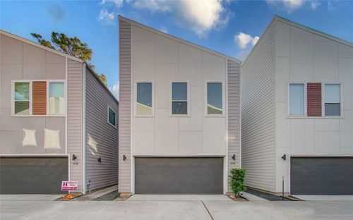 556 Janisch Rd, Houston, TX, 77018-2212 | Card Image
