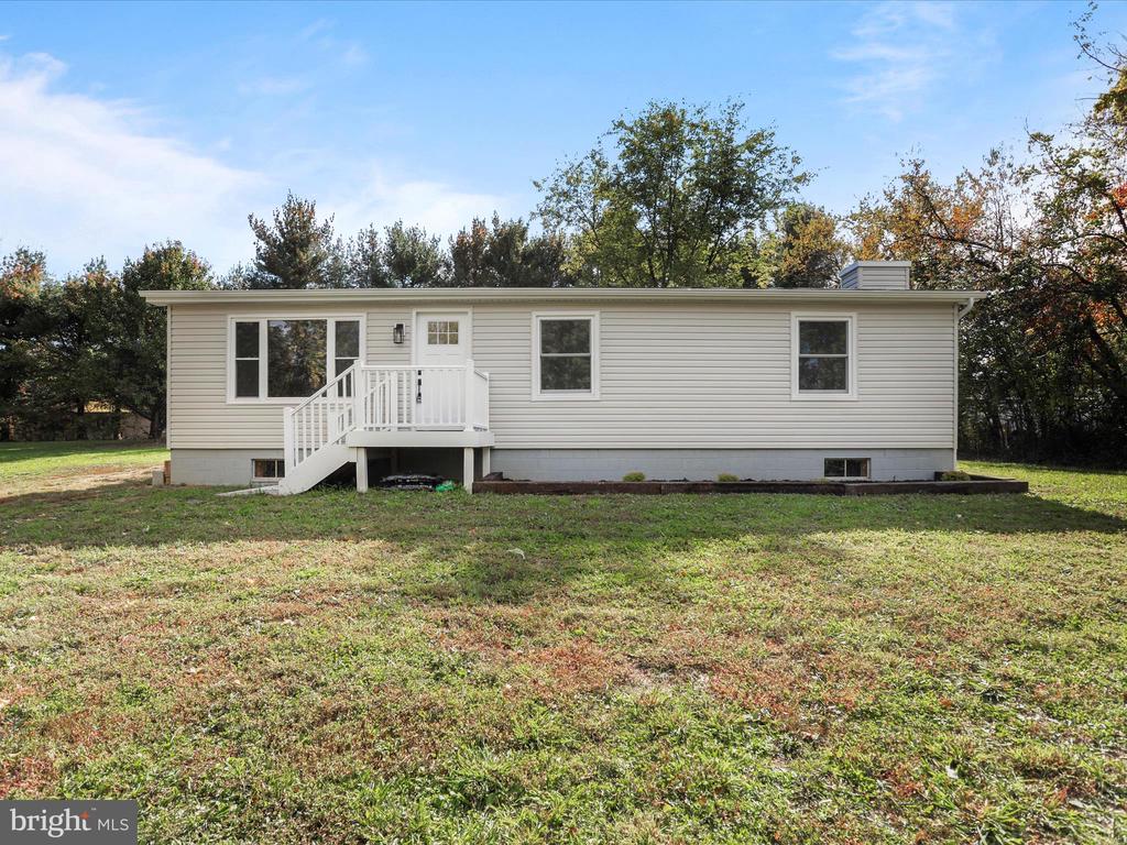 Cool Hollow Dr, Falling Waters, WV 25419