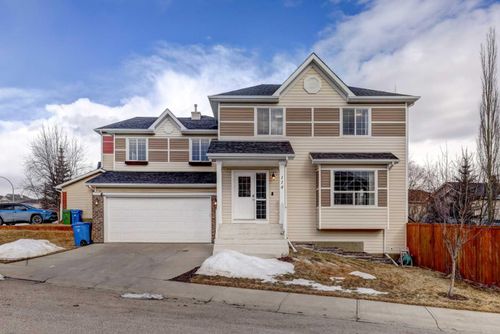 114 Royal Elm Road Nw, Home with 3 bedrooms, 1 bathrooms and 4 parking in Calgary AB | Card Image