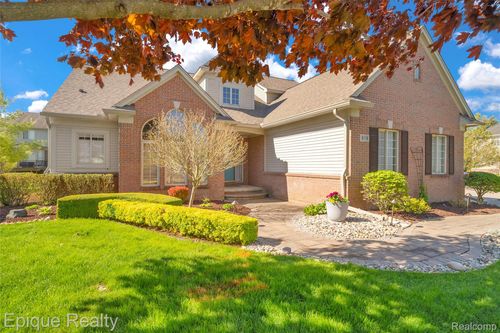 819 Pine Ridge Ave, Oxford, MI, 48371-3597 | Card Image