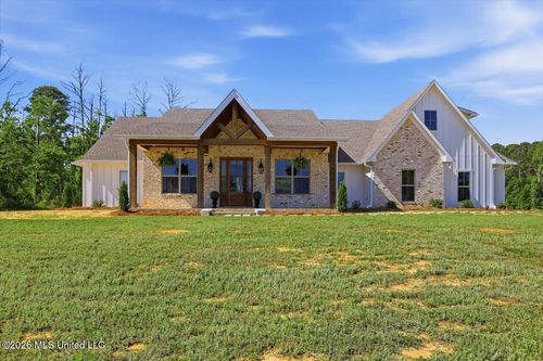 175 Woods Rd, Madison, MS, 39110-9212 | Card Image