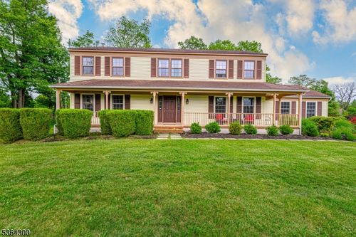 1 Warwick Dr, Long Valley, NJ, 07853-3253 | Card Image