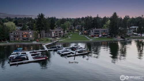 i1-17498 Ne 40th Pl, Redmond, WA, 98052-5664 | Card Image