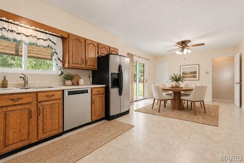 1790 Bobbinray Ave, Florissant, MO, 63031-6304 | Card Image