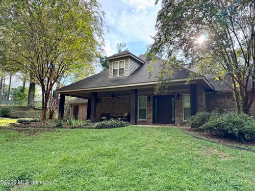 105 Walnut Cir, Vicksburg, MS, 39180-9739 | Card Image