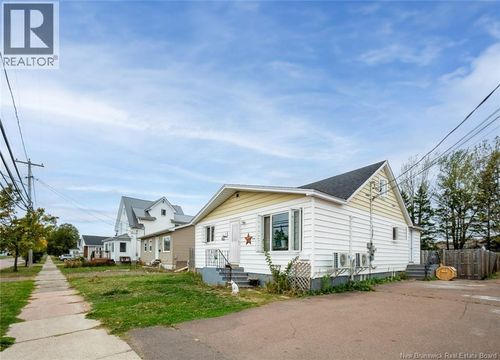 41 Vail St, Moncton, NB, E1A3L2 | Card Image