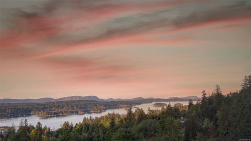 125 Bishops Walk Rd, Salt Spring Island, BC, V8K2J7 | Card Image